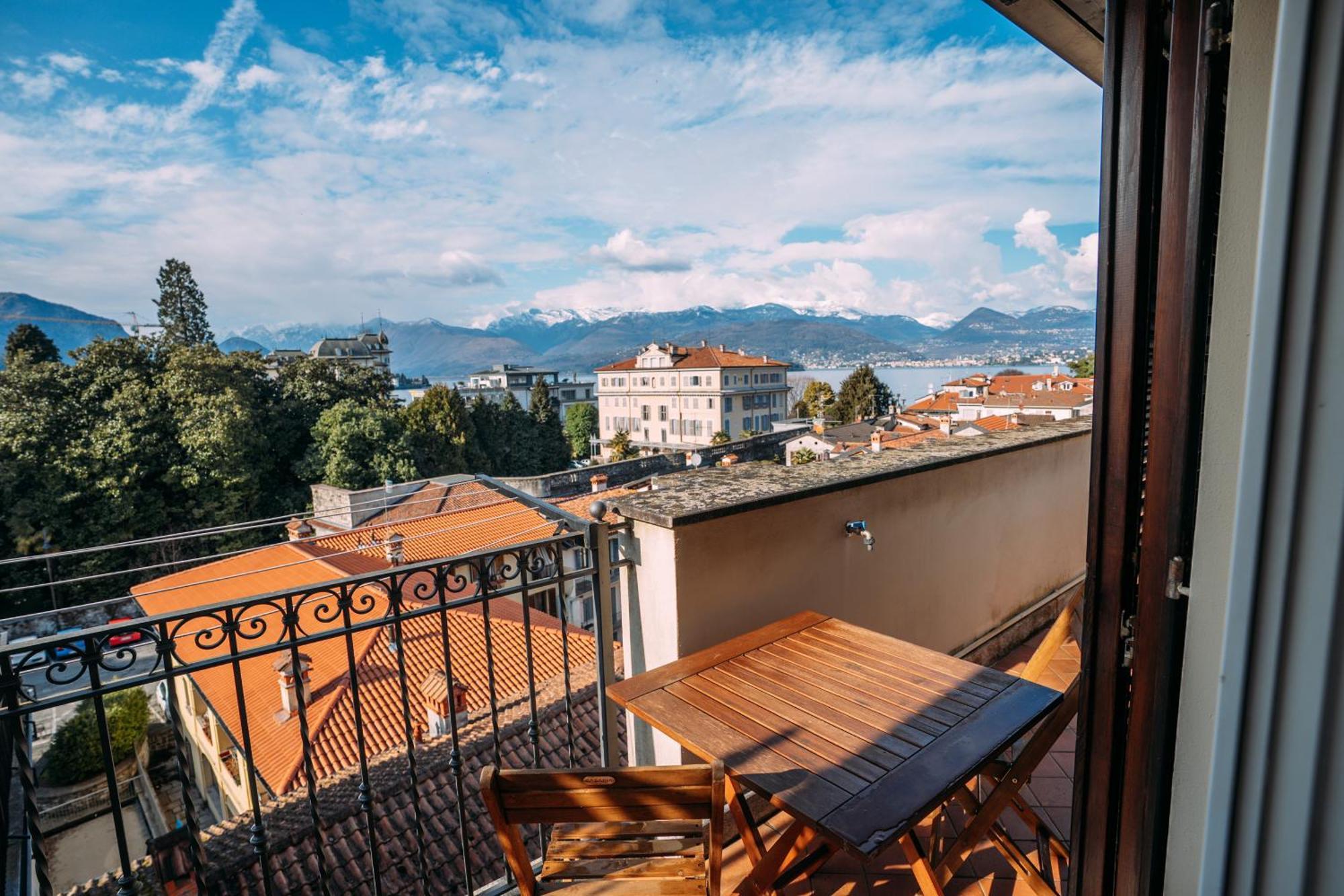 Suite Romantic Vista Lago Stresa Exterior foto