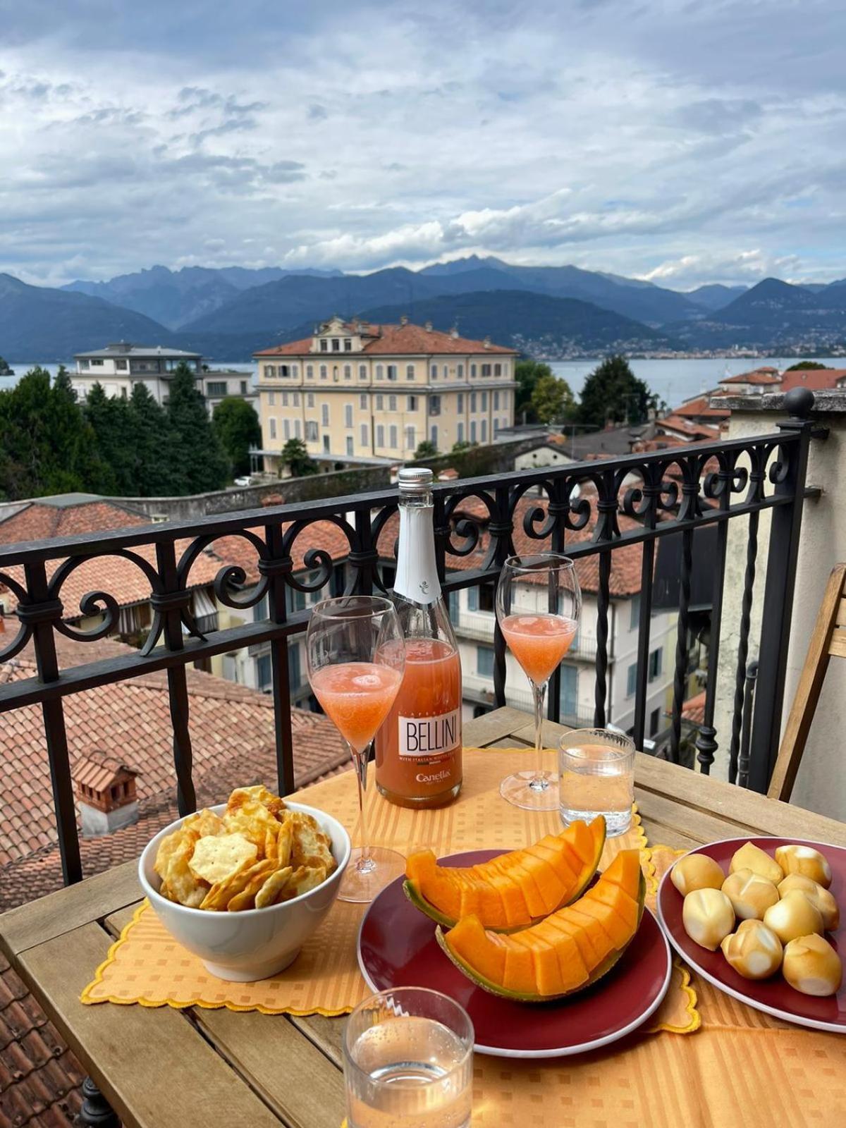 Suite Romantic Vista Lago Stresa Exterior foto